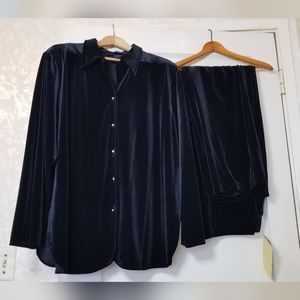 Women's Susan Graver brand, 2X jacket/pants set, gold toned buttons, never worn